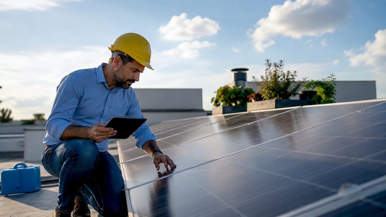 How Solar Panel Age Affects Performance Over Time